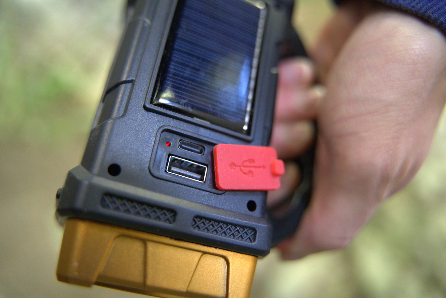 PORTABLE USB RECHARGEABLE SOLAR LED TORCH