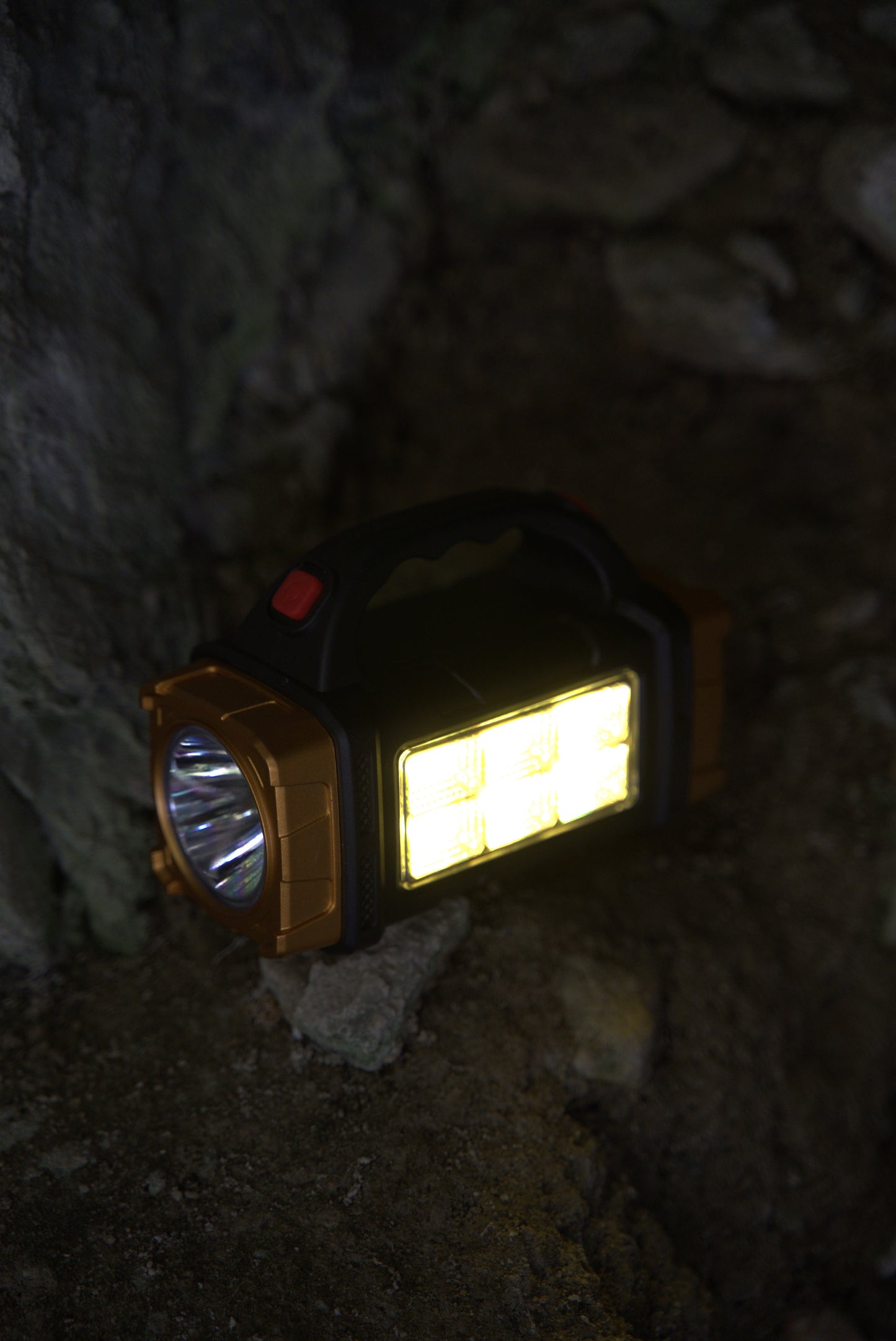 PORTABLE USB RECHARGEABLE SOLAR LED TORCH